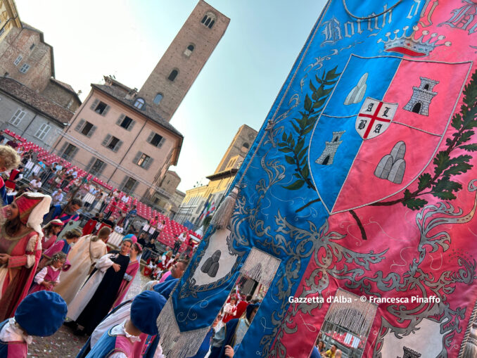 Palio degli asini 2023, la fotogallery  dei momenti più belli della corsa 19