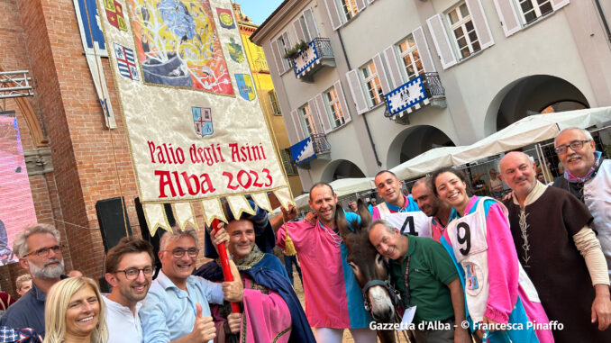 Palio degli asini 2023, la fotogallery  dei momenti più belli della corsa 22