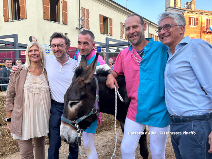 Palio degli asini 2023, la fotogallery  dei momenti più belli della corsa