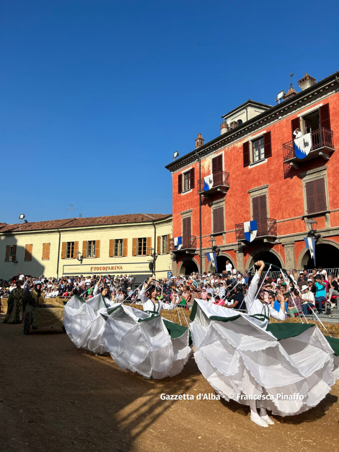 Palio degli asini 2023, la fotogallery  dei momenti più belli della corsa 10