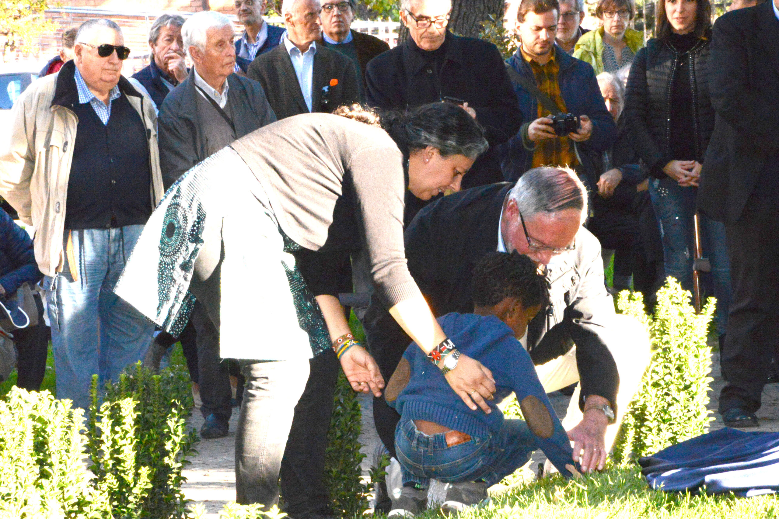 Inaugurata la scultura dedicata a don Paolo Tablino (FOTOGALLERY) 4