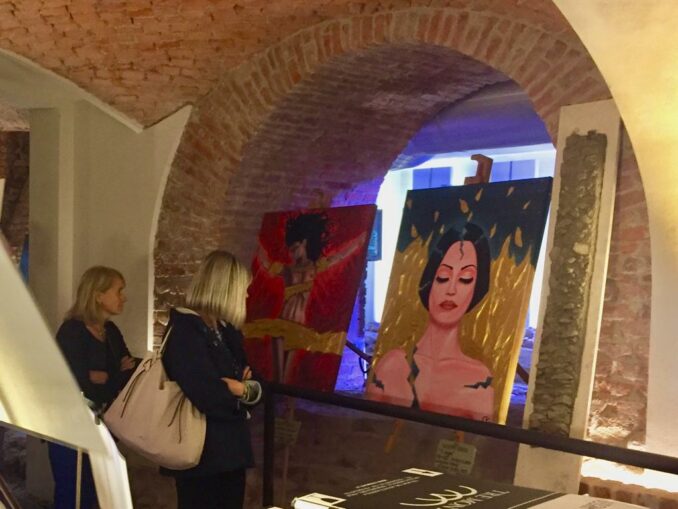 Inaugurata a Pollenzo la collettiva d'arte contemporanea Follie d'Autore, a cura dell'associazione albese InnovArt 2