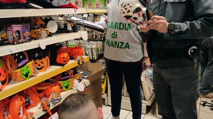 La Guardia di Finanza sequestra oltre 70mila prodotti nell'operazione Halloween sicuro