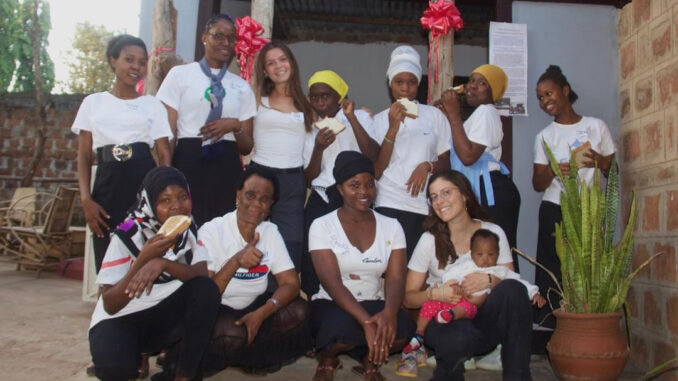 Chiara e Anna aiutano le donne in Tanzania 4