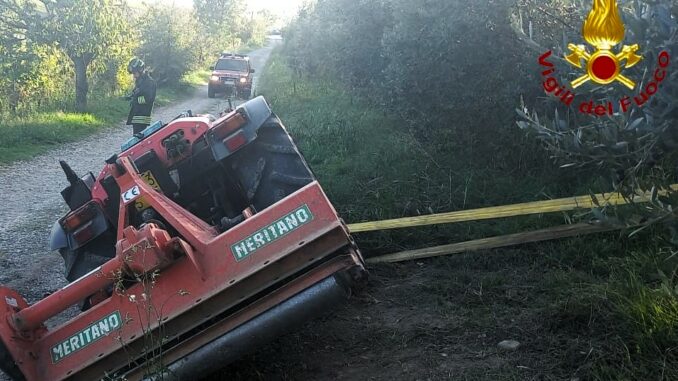 incidente agricolo a Gazzano Badoglio Trattore si ribalta a Grazzano Badoglio, muore agricoltore 73enne