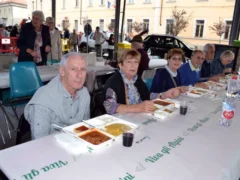 Polenta, salsiccia e spezzatino per tutti con gli Alpini di Bra