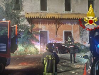 Incidente e incendio hanno impegnato nella notte diverse squadre dei Vigili del fuoco 1