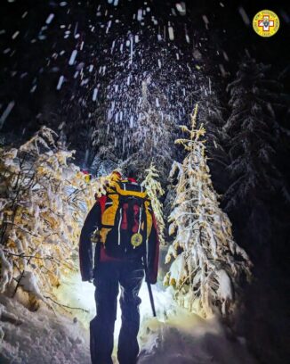 Il Soccorso alpino salva nove migranti sorpresi dal gelo al confine 1
