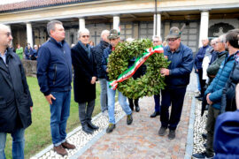 La corona di alloro nel Campo della memoria e la messa in cimitero 3