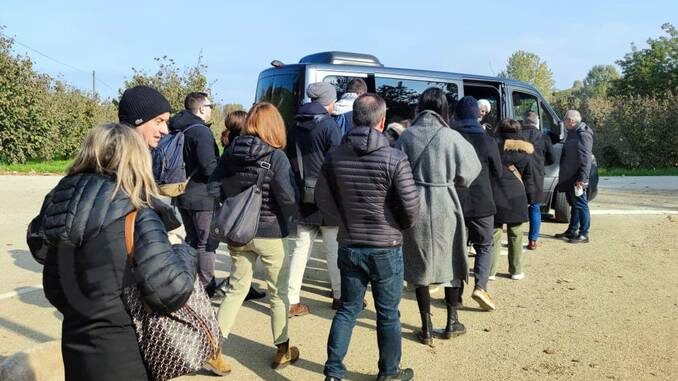Langhe in rete - giornata test (002) Settecento turisti hanno utilizzato le navette di Langhe in rete