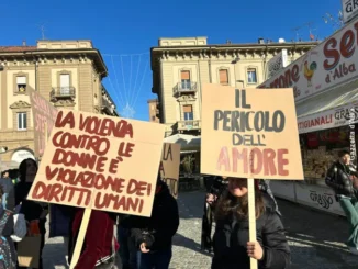 Alba dice no: manifestazione degli studenti e dello Zonta club contro la violenza sulle donne 1