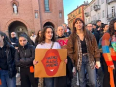 Alba dice no: manifestazione degli studenti e dello Zonta club contro la violenza sulle donne 8