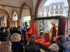 Asti affida la città all’Arma: una vetrina in piazza San Secondo celebra il 4 novembre 5