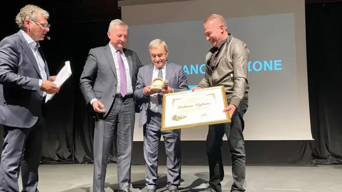 castagana-oro-viglione Al presidente Aca Giuliano Viglione assegnata la Castagna d'oro di Frabosa Sottana