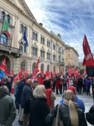 Sciopero: 350 persone in presidio davanti alla Prefettura di Cuneo