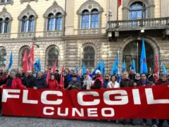 Sciopero: 350 persone in presidio davanti alla Prefettura di Cuneo 1