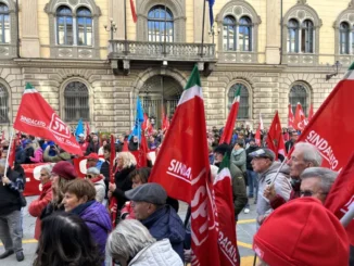 Sciopero: 350 persone in presidio davanti alla Prefettura di Cuneo 2