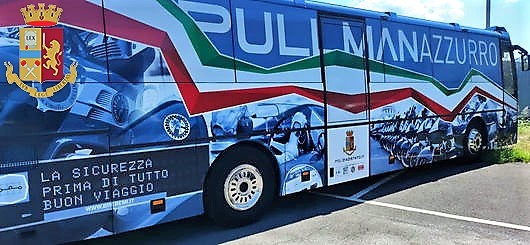 Per Scrittoriincittà a Cuneo il pullman azzurro della Stradaòe