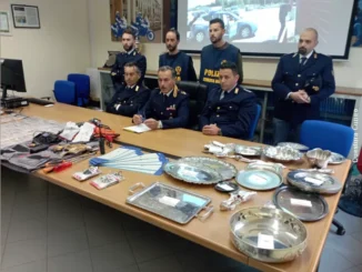 Si fingevano agenti o tecnici per rapinare oggetti preziosi nelle case: 8 arrestati a Cuneo