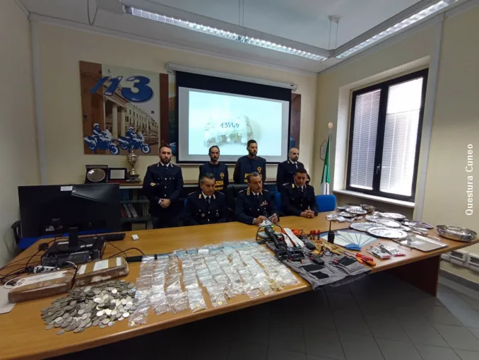 Si fingevano agenti o tecnici per rapinare oggetti preziosi nelle case: 8 arrestati a Cuneo 1