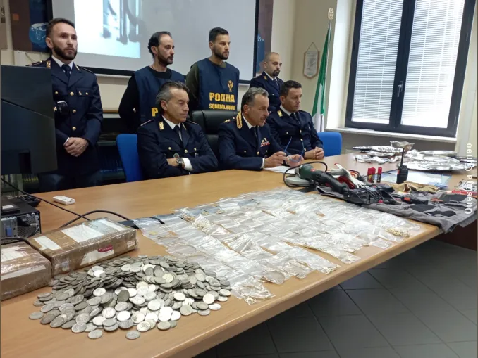 Si fingevano agenti o tecnici per rapinare oggetti preziosi nelle case: 8 arrestati a Cuneo 2