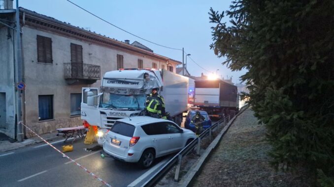 Strada chiusa tra Alba e Ricca