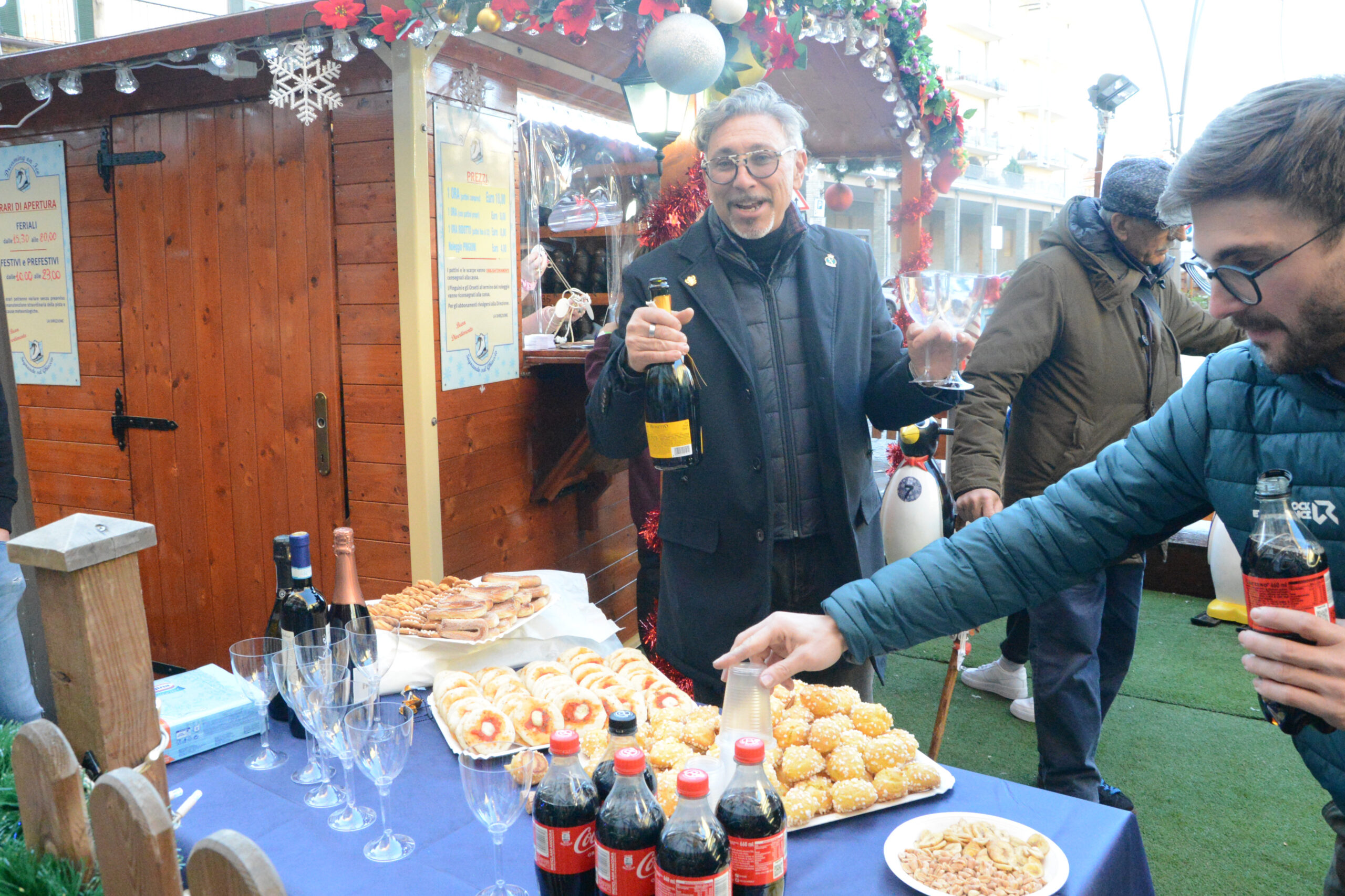 Aperta la pista di pattinaggio in piazza San Giovanni, non mancano polemiche (FOTOGALLERY) 2