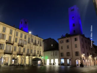 Le torri di piazza Risorgimento si illuminano di blu per la Giornata dei diritti delle persone con disabilità