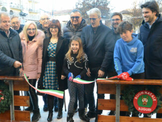 Aperta la pista di pattinaggio in piazza San Giovanni, non mancano polemiche (FOTOGALLERY)