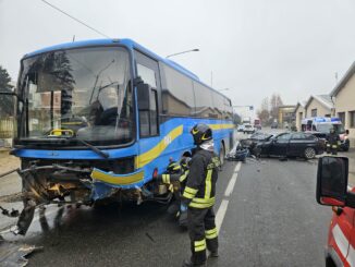 Incidente frontale tra un'auto e un pullman lungo la SP 457, tra Portacomaro Stazione e Castell'Alfero 1