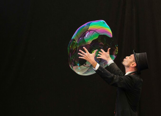Al via la rassegna Famiglie a Teatro con “Ouverture des Saponettes”