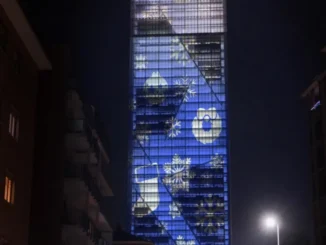 Il Grattacielo Piemonte illuminato per Natale e tutte le festività