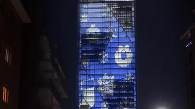 Il Grattacielo Piemonte illuminato per Natale e tutte le festività
