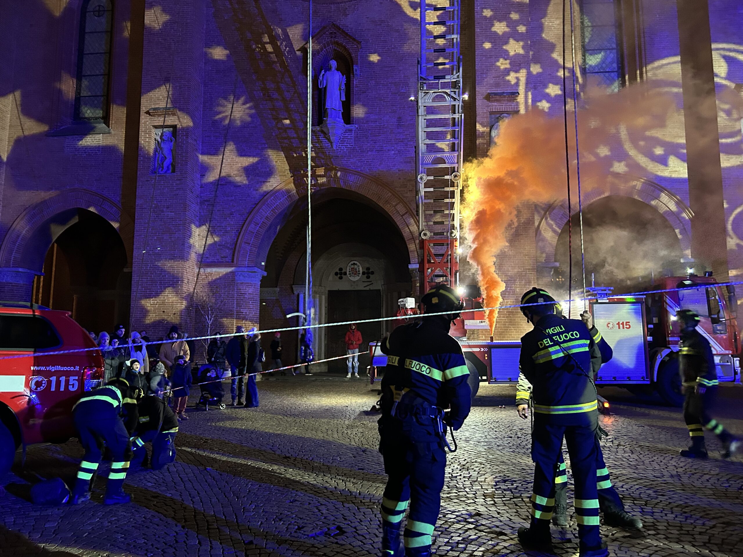 Per Santa Barbara i Vigili del fuoco in piazza del Duomo (Fotogallery) 1