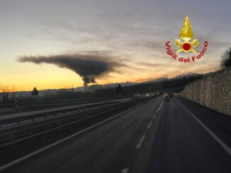 Sull'autostrada Torino-Savona incendio di un tir che trasportava plastica