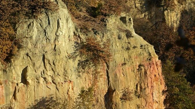 Passeggiata, castagnata e vin brulè tra le Rocche del Roero