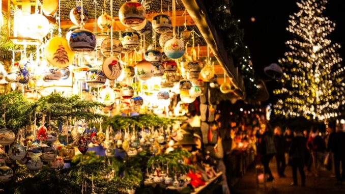 Canale: Mercatini di Natale, il centro storico addobbato a festa per le domeniche pre-natalizie