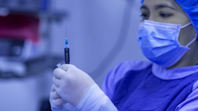 Andamento stazionario per il Covid-19, la Regione chiede più open day alle Asl