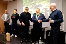 Il pilota Alberto Verna premiato dai veterani: per lui 442 competizioni col volante in mano 4