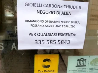 Anche la gioielleria Carbone abbassa le serrande in via Maestra ad Alba 1