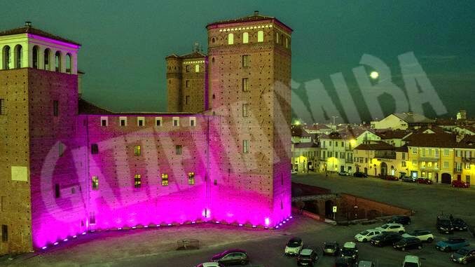 Mancano cento giorni al Giro d'Italia: le città di tappa si illuminano di rosa