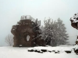 Le previsioni per domani: neve a quote basse, resta l'allerta gialla per la viabilità