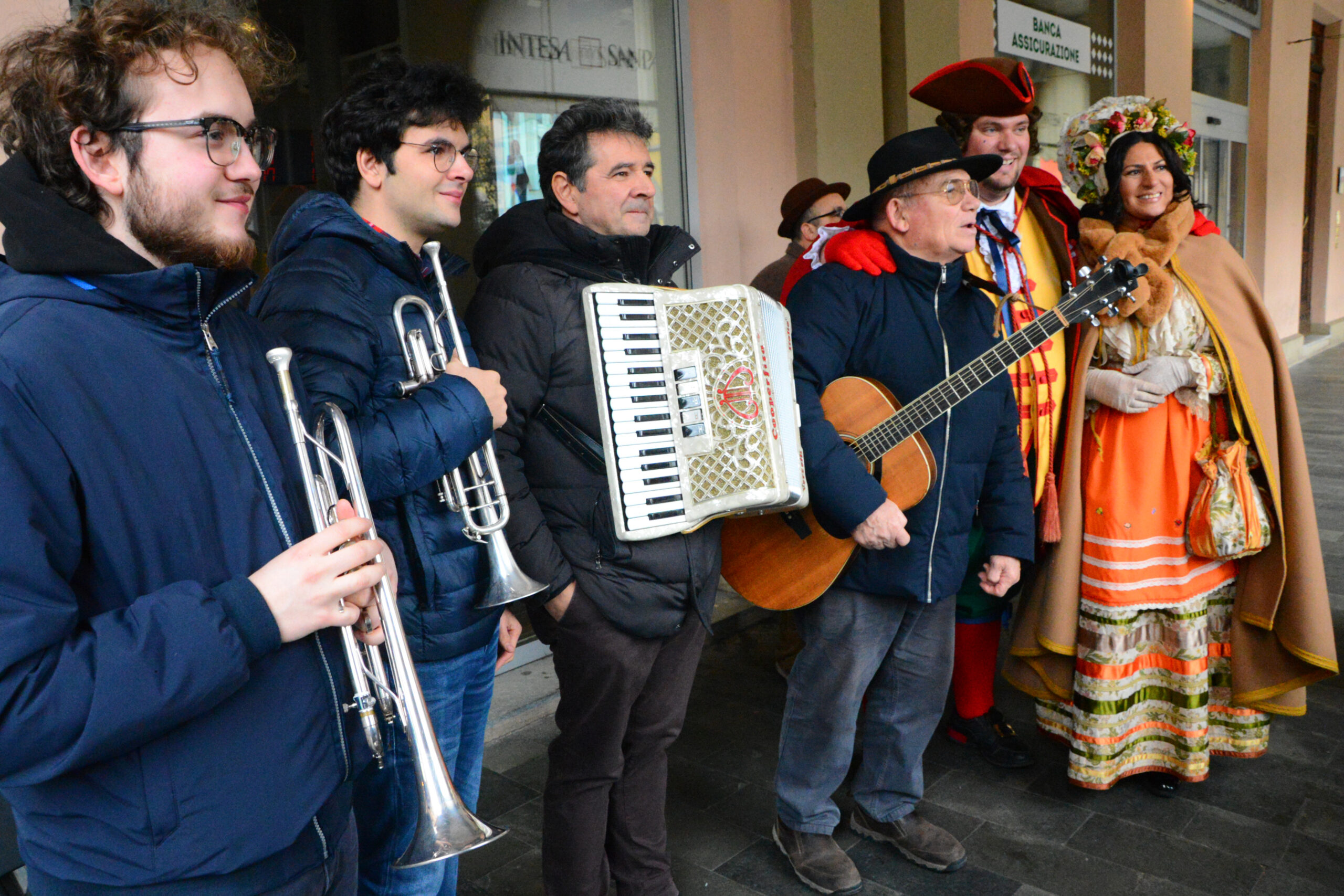 Tutta la città di Alba in festa per il Carnevale (FOTOGALLERY) 3