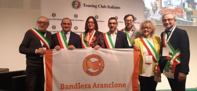 Bandiera arancione del Touring club a 39 Comuni in Piemonte 1