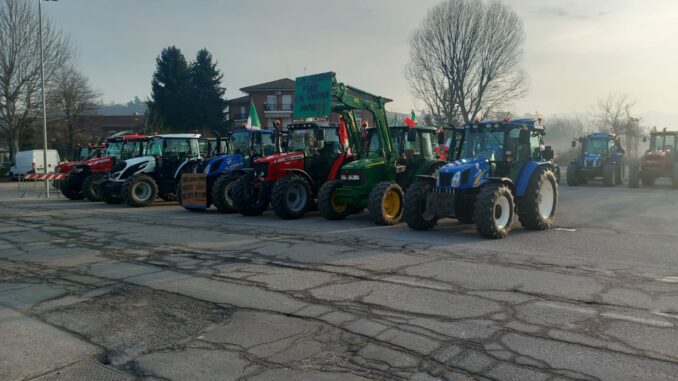 Dal Gallo d'Alba una cinquantina di trattori per la protesta in città