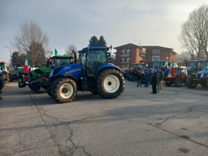 Dal Gallo d'Alba una cinquantina di trattori per la protesta in città 1