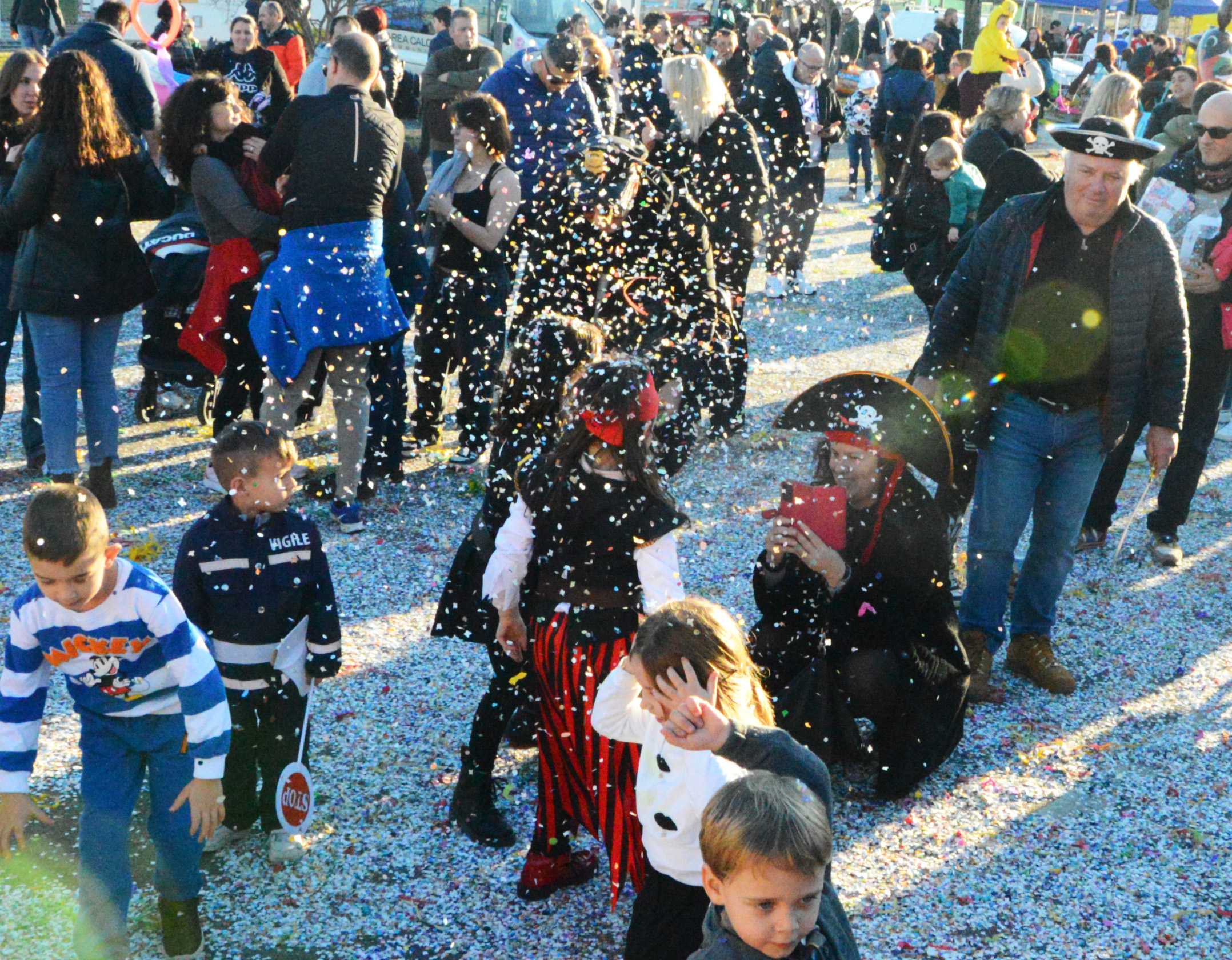 Tutta la città di Alba in festa per il Carnevale (FOTOGALLERY) 8