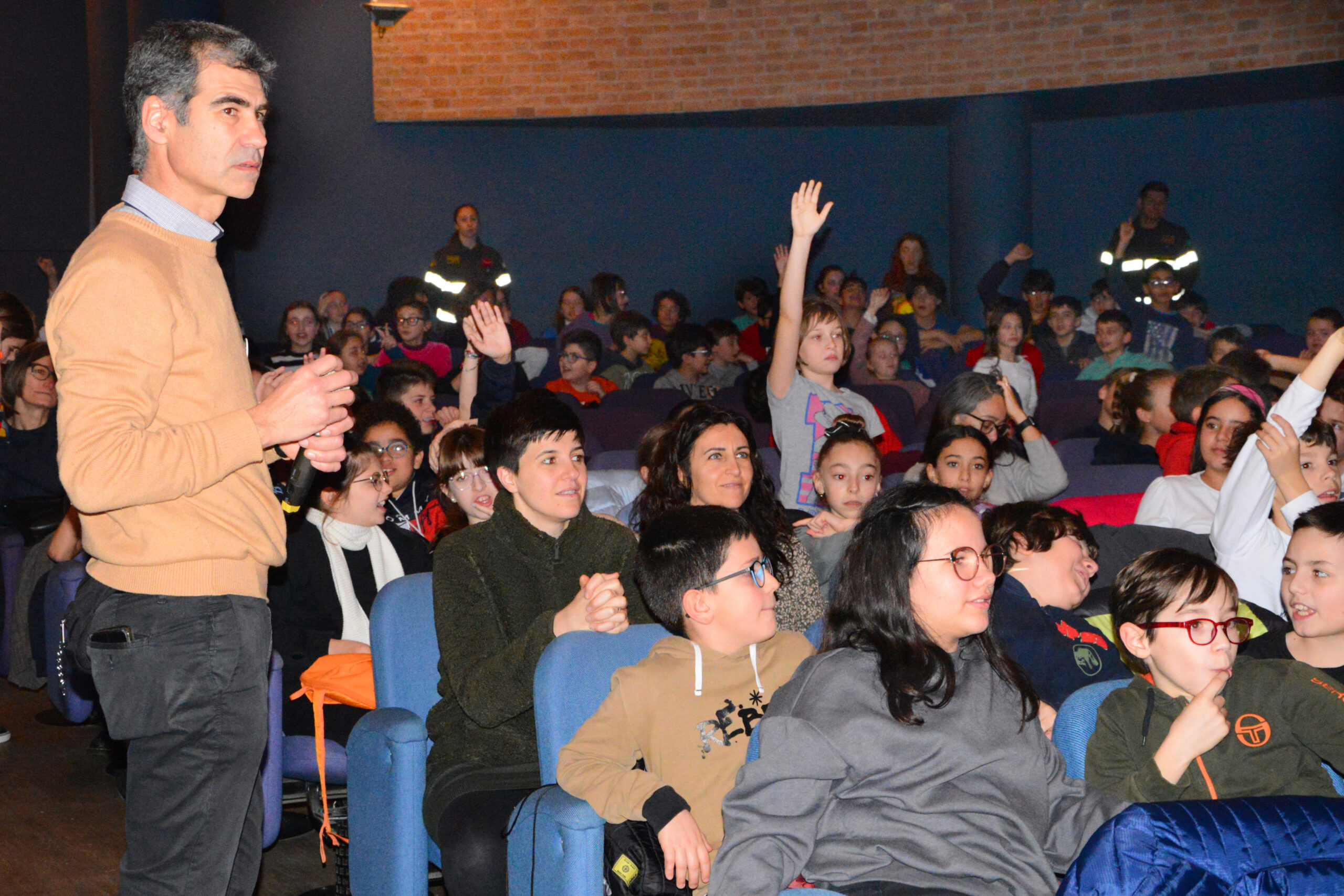 Spettacolo per gli studenti dalla Consulta delle famiglie, successo al Sociale 3