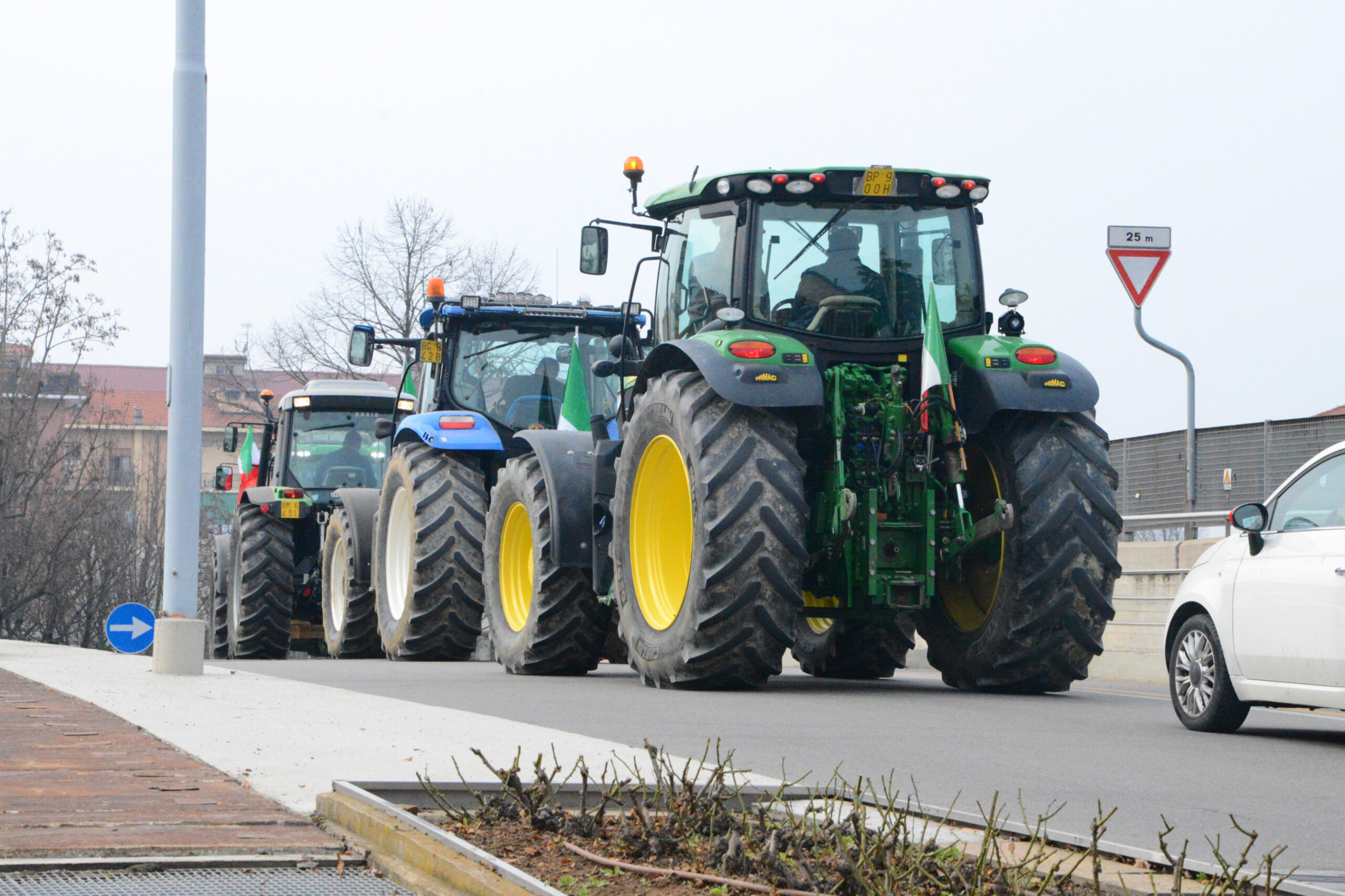 Il corteo degli agricoltori sui trattori nelle vie della città (FOTOGALLERY) 2