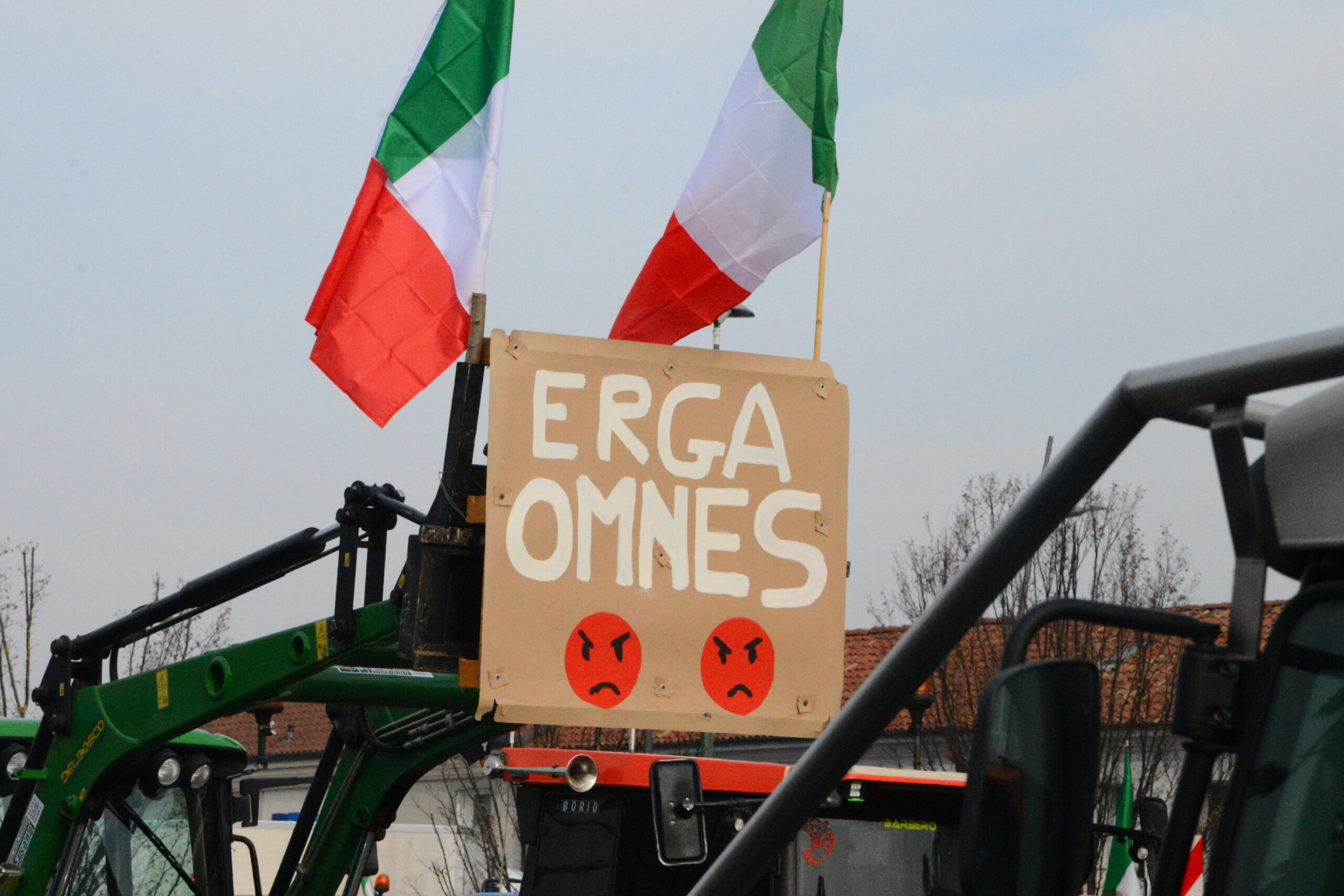 Il corteo degli agricoltori sui trattori nelle vie della città (FOTOGALLERY)